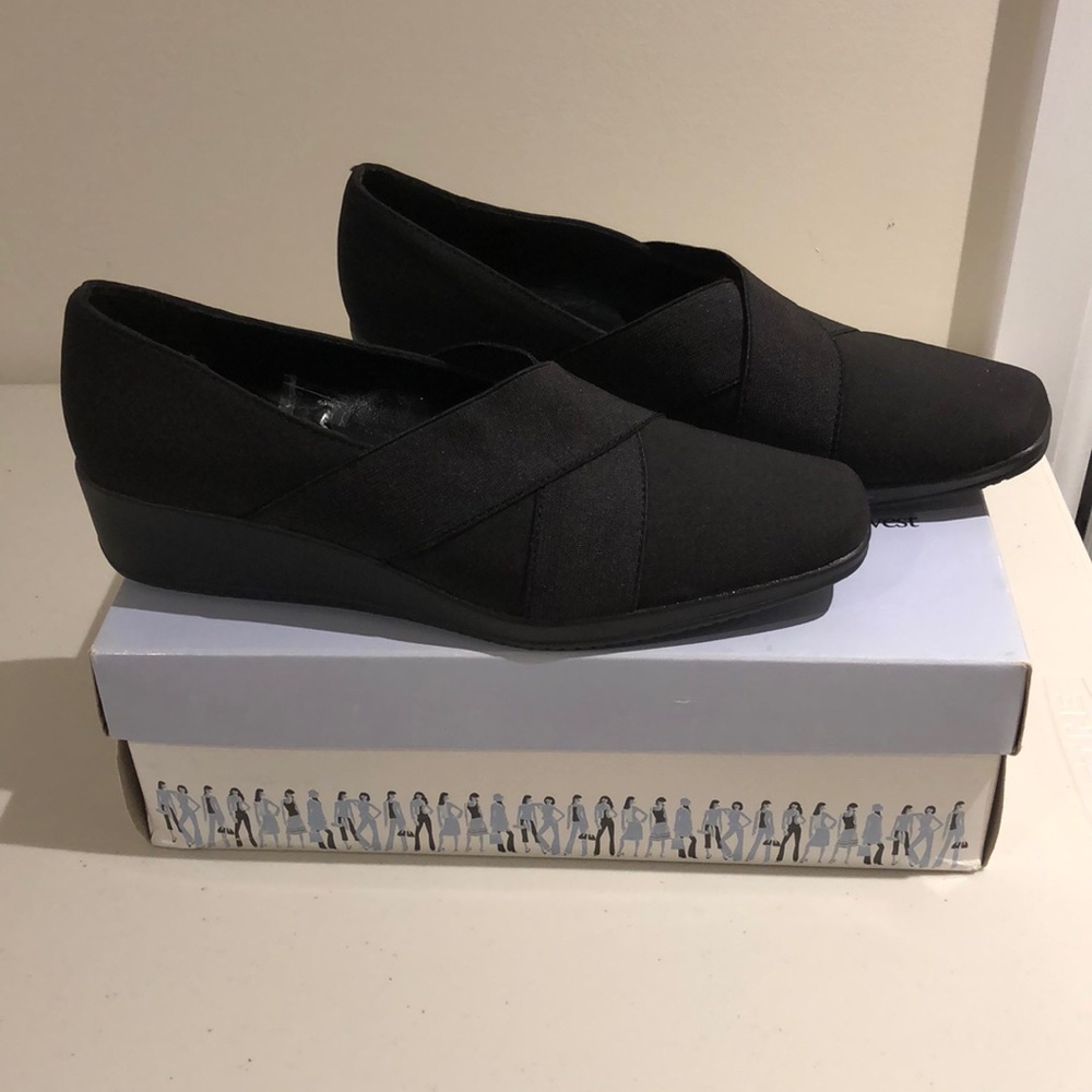 23. Nine West | NWOT Slip-on Wedges
